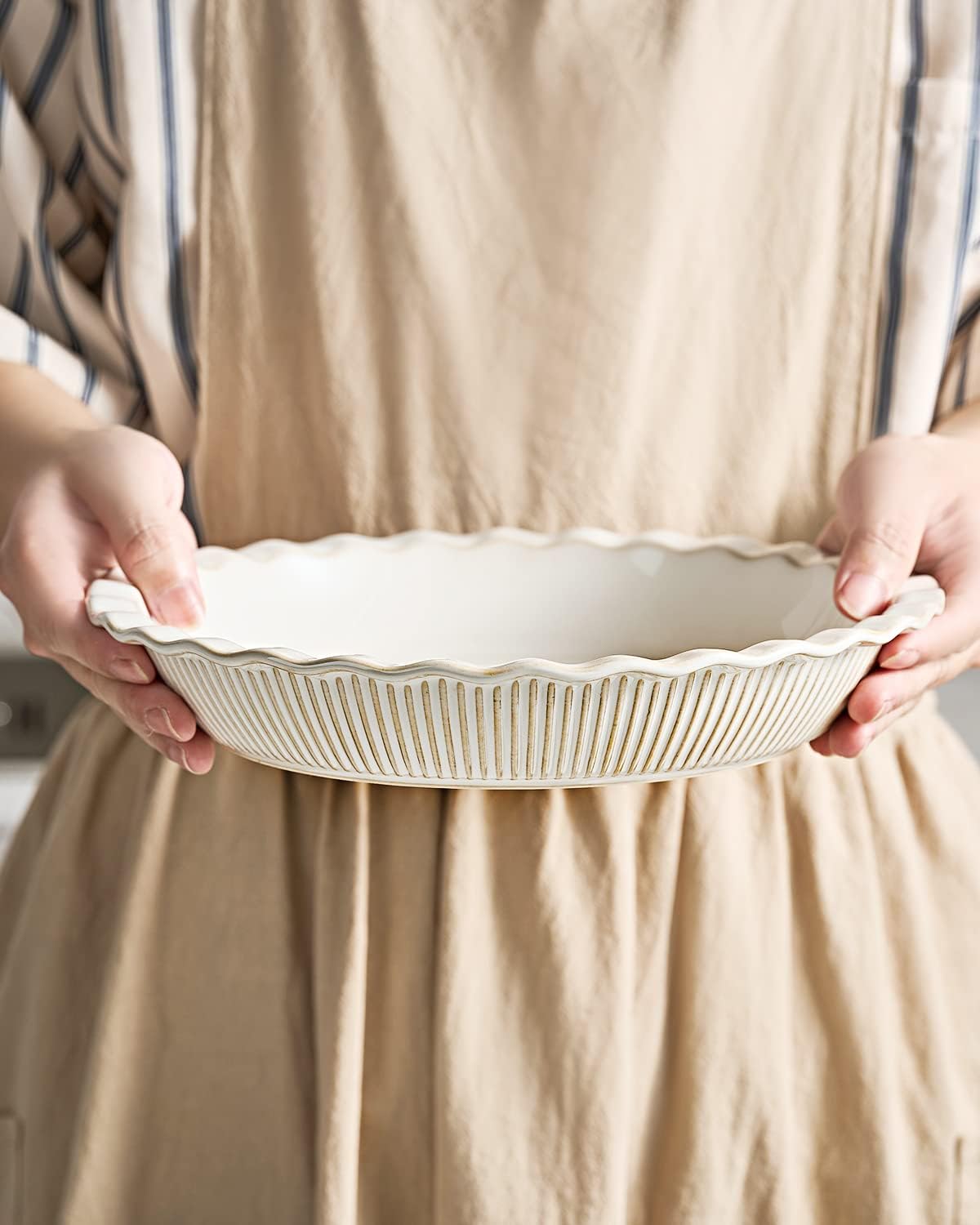 getstar Ceramic Pie Pan, 9 inch Pie Dish for Baking, Non-Stick, Oven & Dishwasher Safe, Farmhouse Decor Quiche Baking Dish, Pie Plate, Deep Dish Pie Pan (Embossed Stripes)