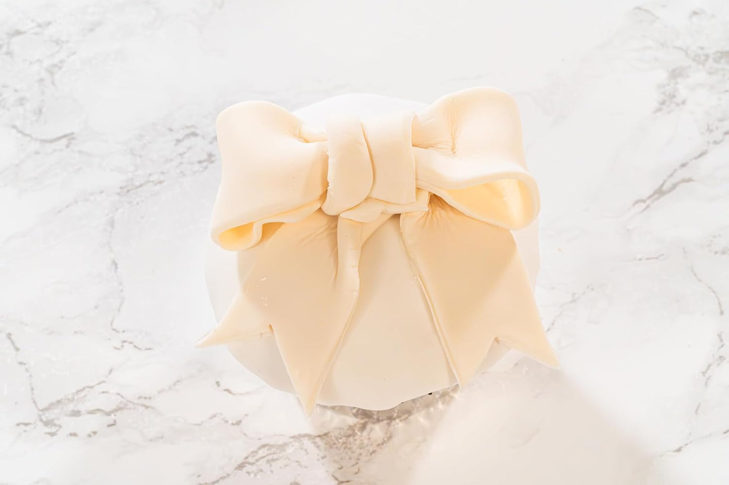 Bakerpan Premium Rolled Ivory Fondant for Cake Decorating - 1 Pound, Vanilla Flavor