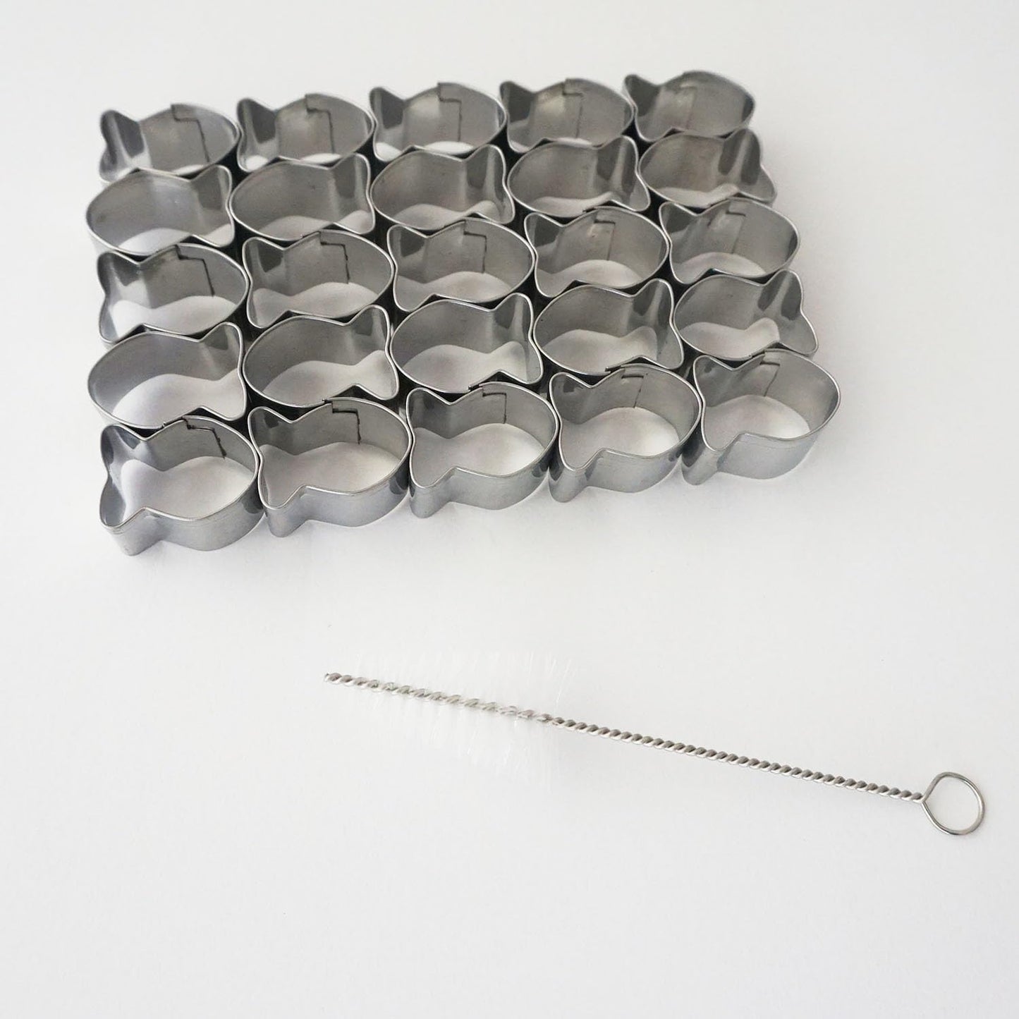 Goldfish Cracker Cutter, Stainless Steel Fish Cookie Cutters Shapes, DIY Mini Snack Crackers Mold 1 Inch, Fish-shaped Treats, 25 Cavity Cookie Stamp with Cleaning Brush