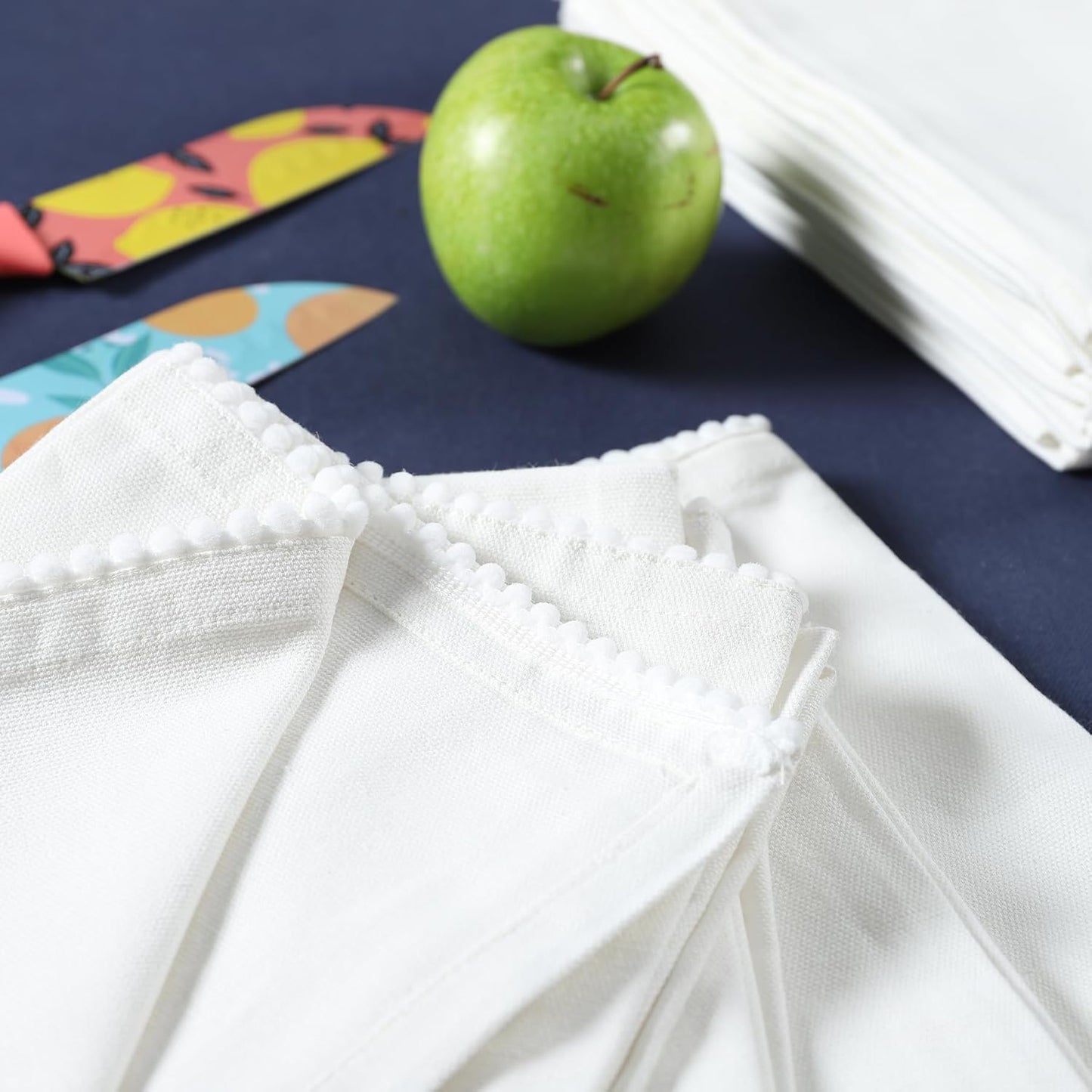 TARAN LIVING Kitchen Towels 100% Cotton Solid Kitchen Dish Cloths, Valentine Decor Hand Towel Reusuable Dish Towel for Cleaning & Drying Tea Towels Set with Hanging Loop - 18"x 28", Pack of 6 - White