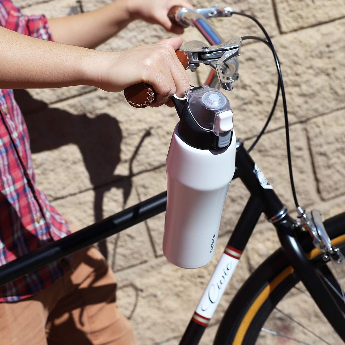 Cupture Action Bottle with Handle - Stainless Steel Vacuum-Insulated, 22 oz