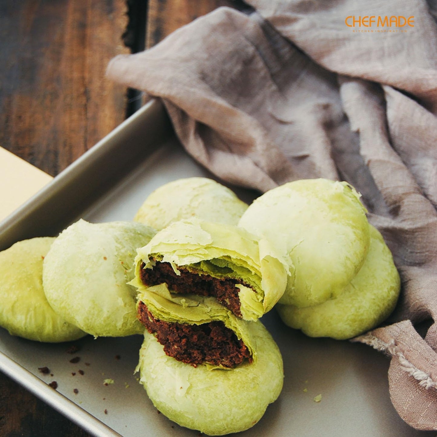 CHEFMADE 13-Inch Rimmed Baking Pan, Non-Stick Carbon Steel Cookie Sheet Pan for Oven Roasting Meat Bread Jelly Roll Battenberg Pizzas Pastries 9.7" x 13.6" x 1" (Champagne Gold)