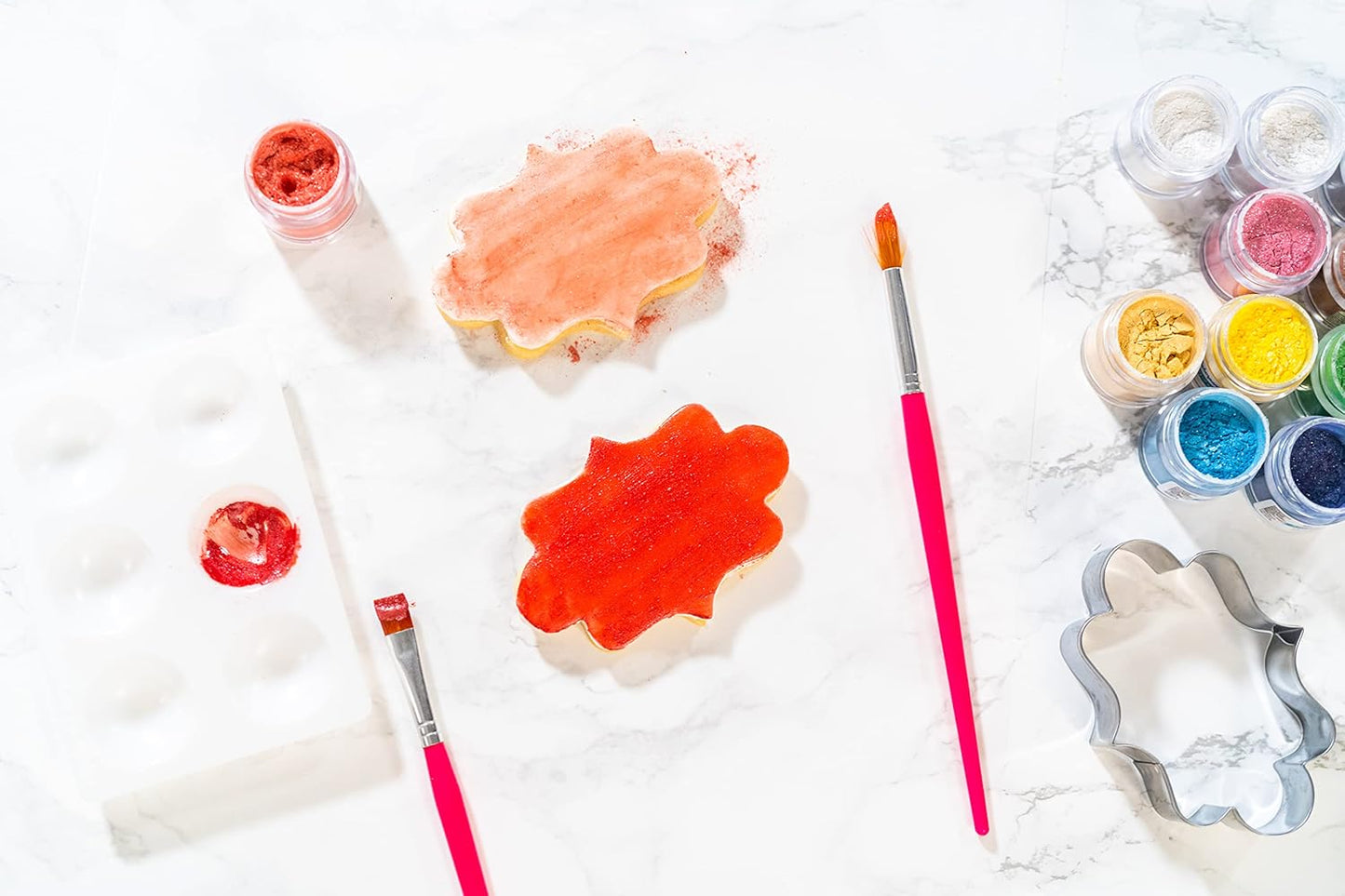 Bakerpan Pearl Luster Dust Edible, White Edible Glitter for Cocktails, 4 Grams Edible Glitter for Cake Decorating, Cookies, Chocolates and Candies, Drinks (Made in USA)