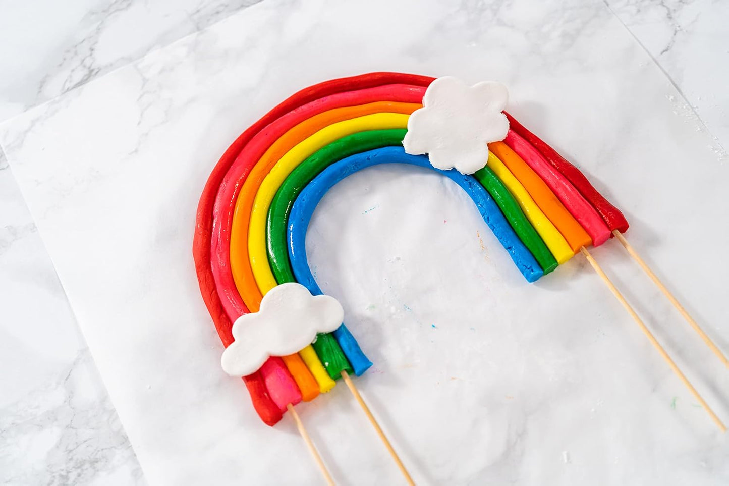 Bakerpan Premium Rolled Red Fondant for Cake Decorating - 2 Pounds, Vanilla Flavor