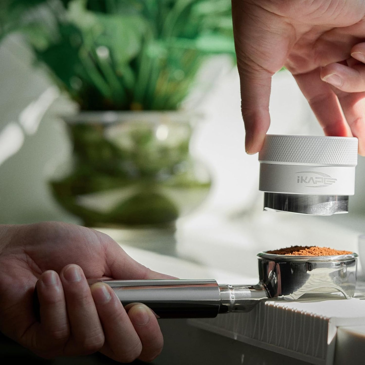 IKAPE 58mm Bottomless Naked Portafilter, Suitable for E61, Flair 58, ECM, Rocket, Sanremo, Synesso, Slayer, VBM Coffee Machines (Included 20g Capacity Filter Basket)