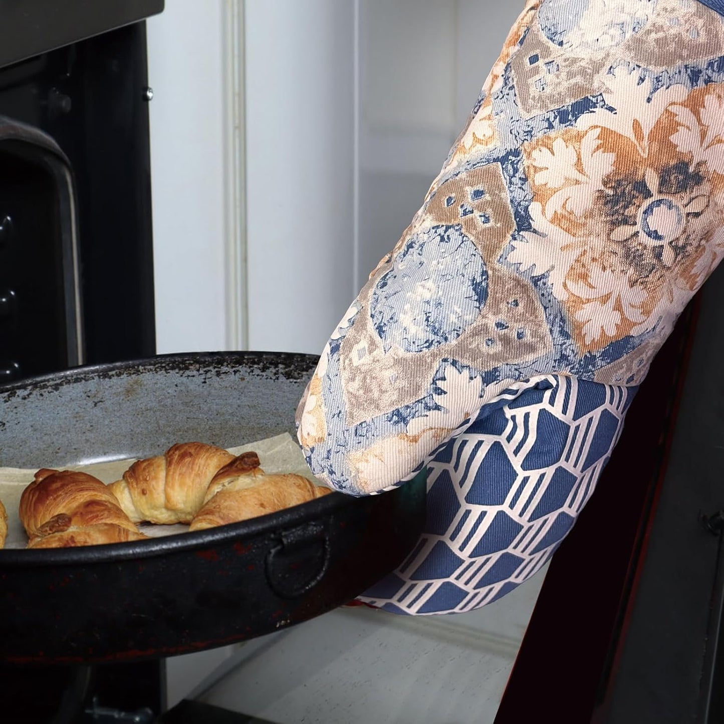 Thumb Oven Mitts, Heat and Slip Resistant Silicone Kitchen Mittens 2-Pack Set, Vintage Carpet Flower Soft Long Oven Gloves, Flexible Potholders for Safe Baking Cooking & Grilling (Dusty Blue)