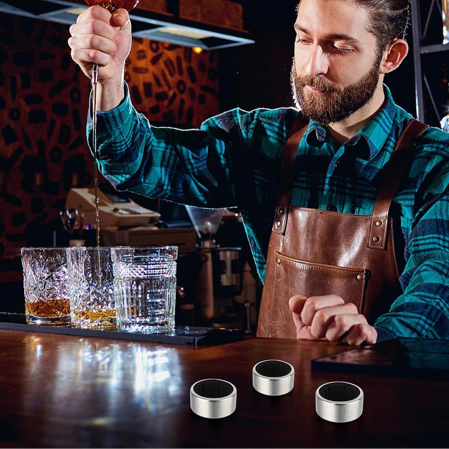 4PCS Wine Drip Ring, Wine Drip Collars Stainless Steel Wine Collar Drip Ring Simple Wine Bottle Drip Collar with Velvet Felts Clever Dripper Guard Holder Tools Bar Kitchen Gadgets Wine Accessories