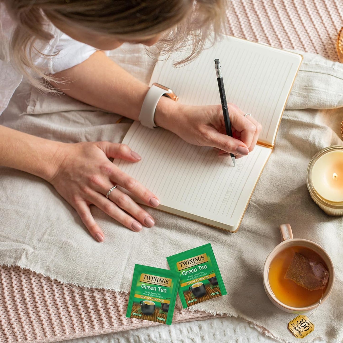 Twinings Decaffeinated Green Tea Individually Wrapped Bags, 20 Count (Pack of 1), Smooth Flavour, Enticing Aroma, Enjoy Hot or Iced, 20 Teabags