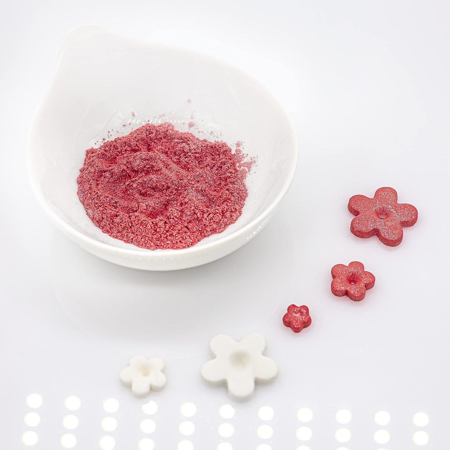 Bakerpan Pearl Luster Dust Edible, Ruby Red Edible Glitter for Cocktails, 4 Grams Edible Glitter for Cake Decorating, Cookies, Chocolates and Candies, Drinks (Made in USA)